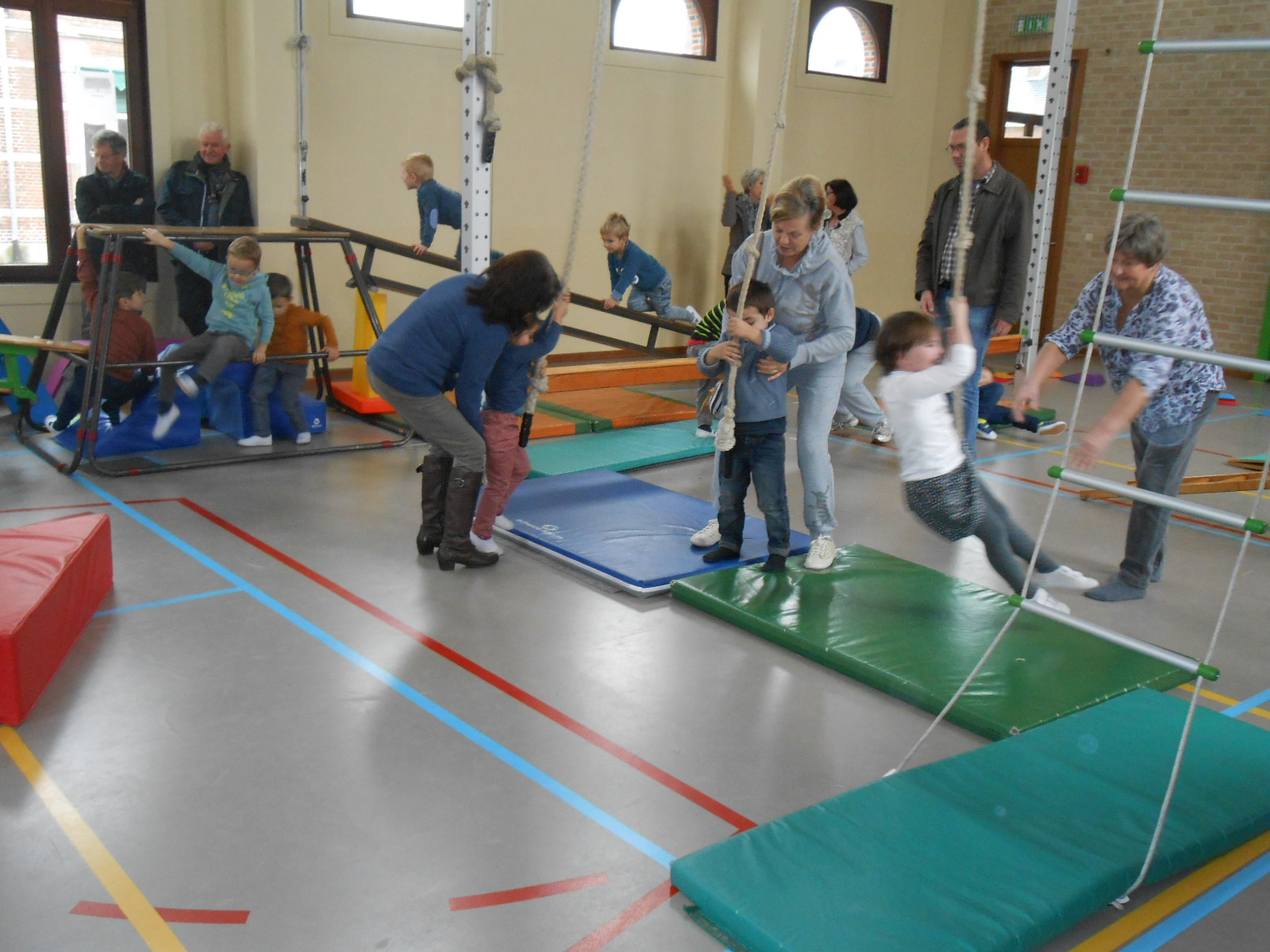 grootouders op bezoek in de klas van juf Nancy